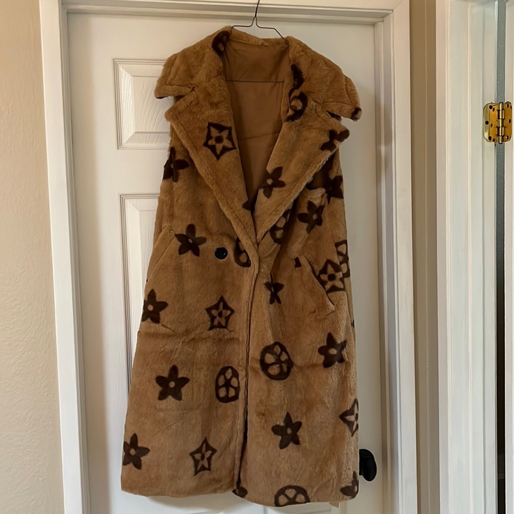 NWT Faux fur vest